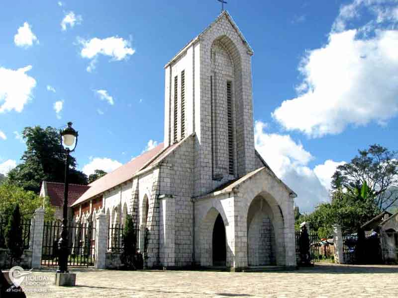 Nhà thờ đá – một biểu tượng nổi tiếng của thị trấn Sa Pa