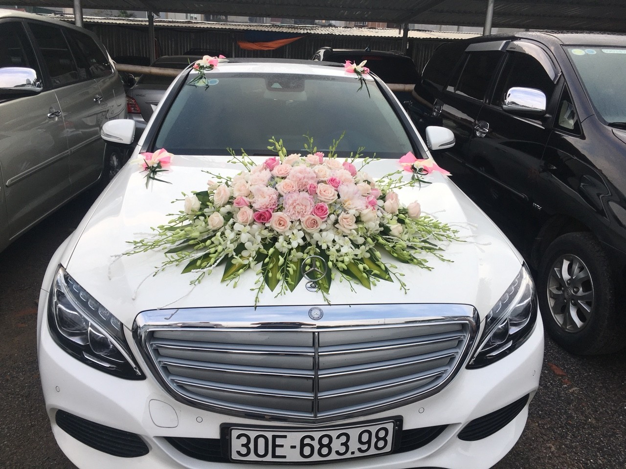 Cho thuê xe cưới Mercedes E