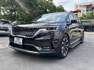 cho-thue-xe-7-cho-kia-carnival-2023-mau-xanh-den
