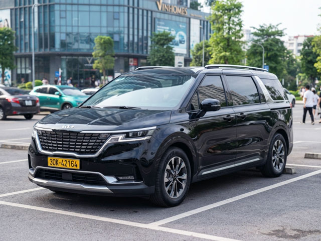 cho-thue-xe-7-cho-kia-carnival-2023-mau-xanh-den