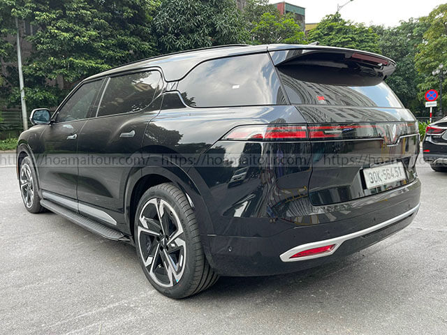 Cho thuê xe 7 chỗ VinFast VF9 màu đen