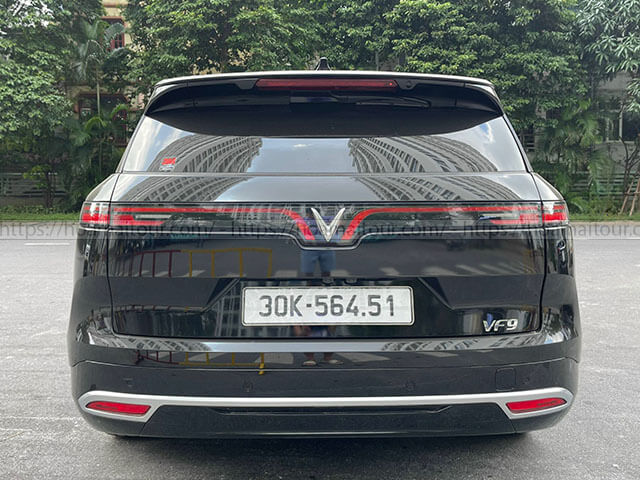 Cho thuê xe 7 chỗ VinFast VF9 màu đen