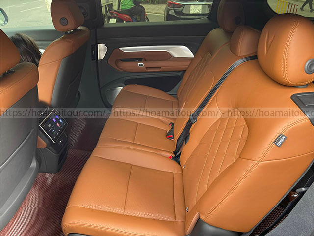 Cho thuê xe 7 chỗ VinFast VF9 màu đen